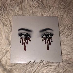 Selling my kylie cosmetics burgundy palette!!